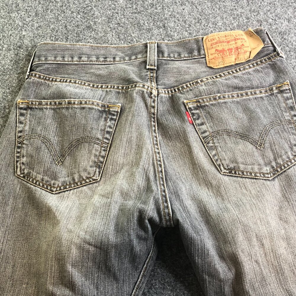 Levis 501 Jeans Mens 32x30 Black Gray Straight Leg Button Fly Faded Y2K - Picture 11 of 13